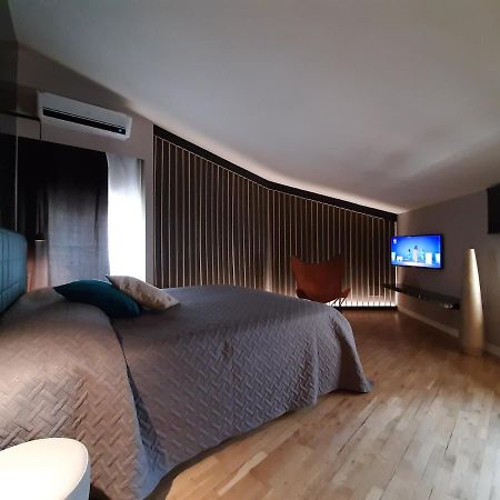 דסנזאנו דל גארדה Moaa - Modern Art Apartment מראה חיצוני תמונה