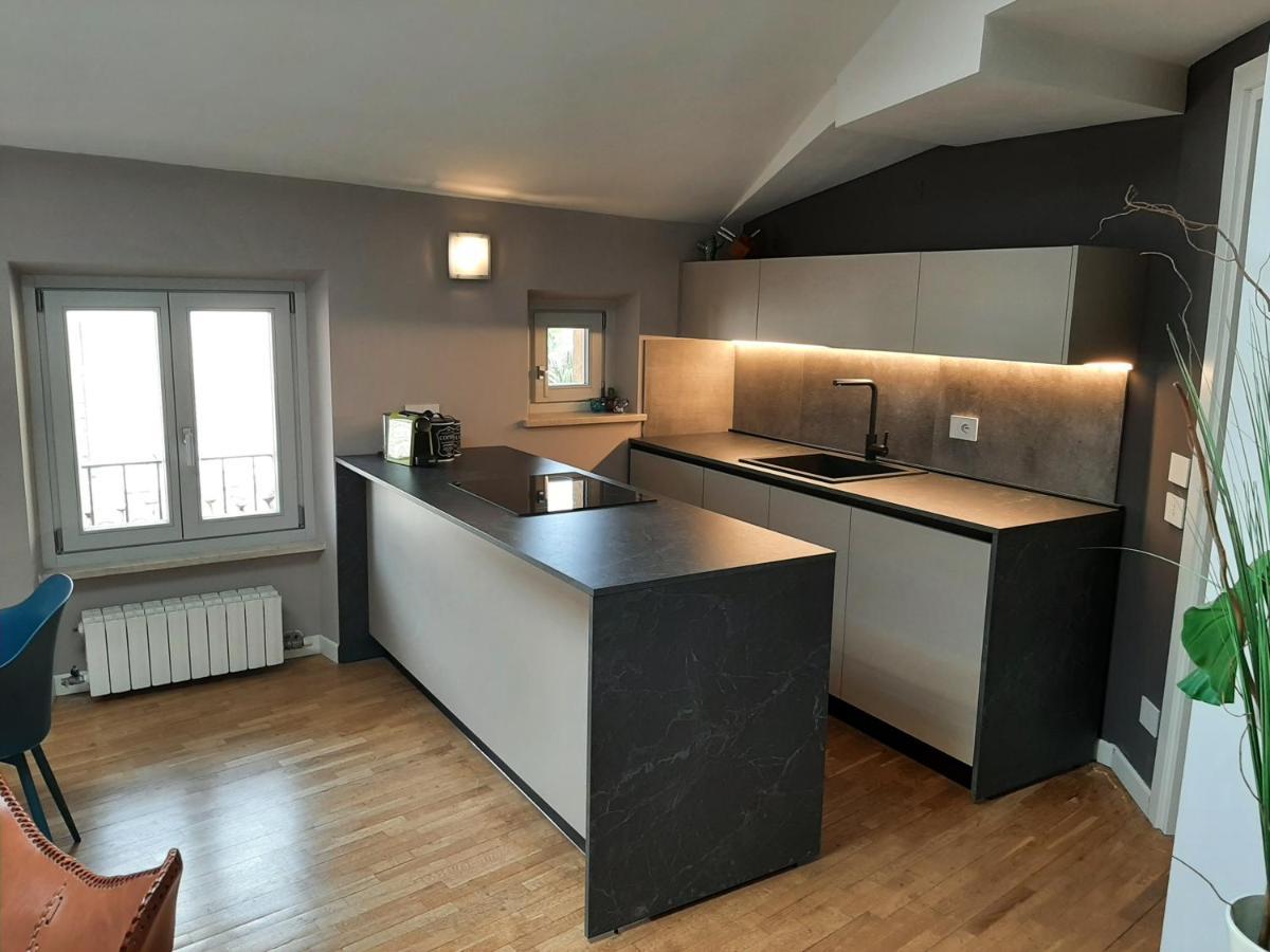 דסנזאנו דל גארדה Moaa - Modern Art Apartment מראה חיצוני תמונה